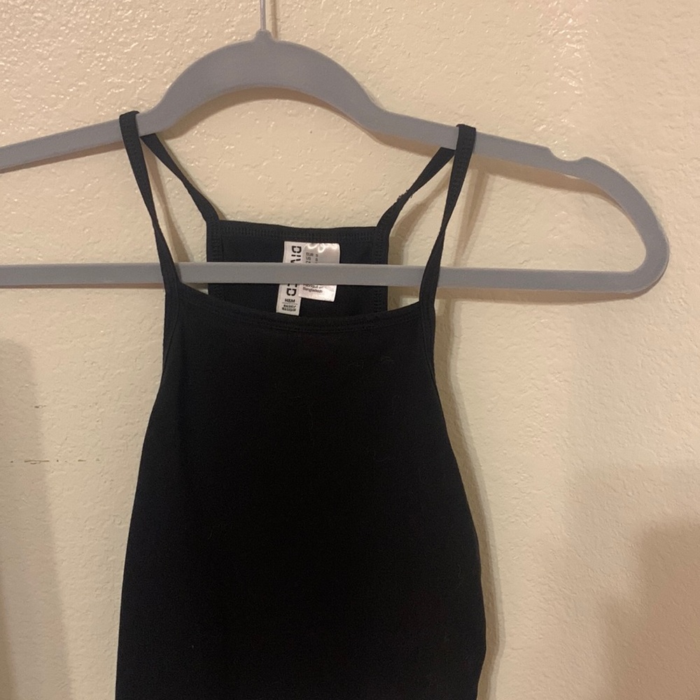Cropped black tank top